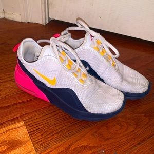 Women’s size 6.5 Nike sneakers.
